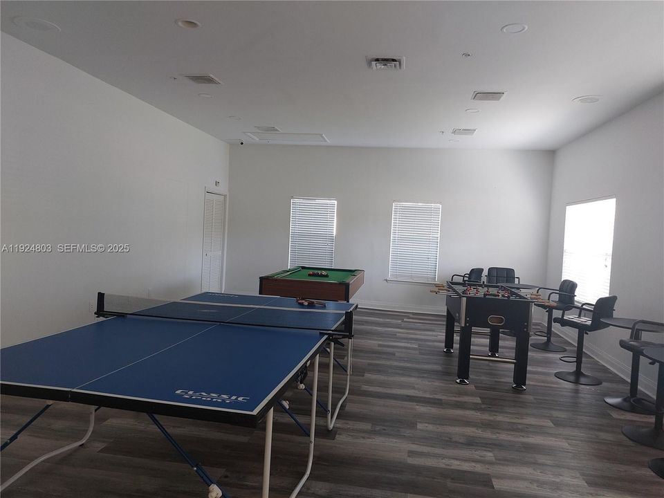 For Sale: $295,000 (2 beds, 2 baths, 1105 Square Feet)