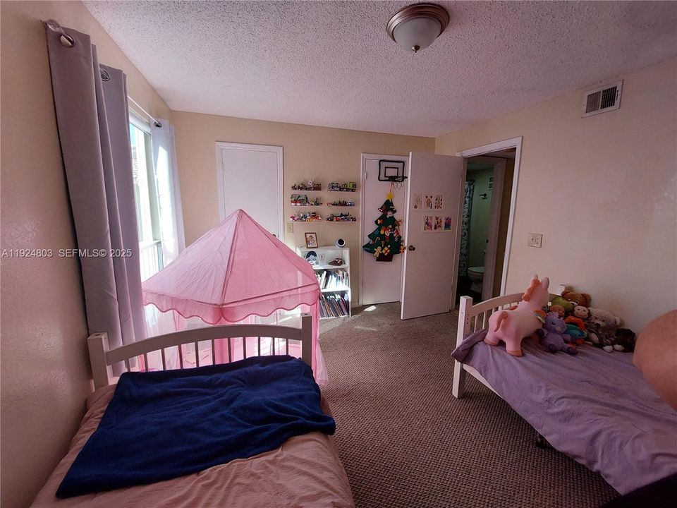 For Sale: $295,000 (2 beds, 2 baths, 1105 Square Feet)