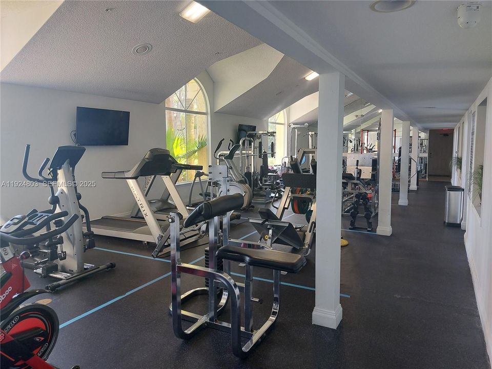 For Sale: $295,000 (2 beds, 2 baths, 1105 Square Feet)