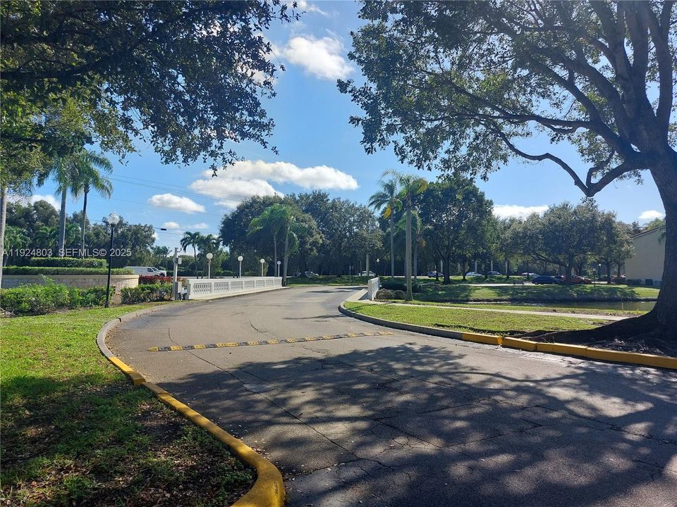 For Sale: $295,000 (2 beds, 2 baths, 1105 Square Feet)