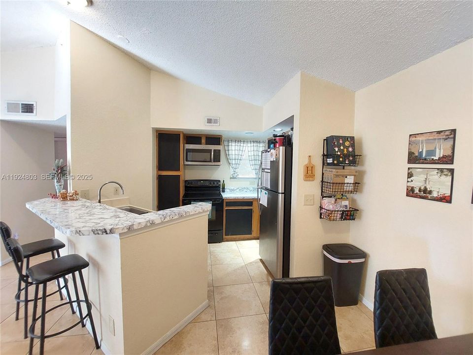 For Sale: $295,000 (2 beds, 2 baths, 1105 Square Feet)