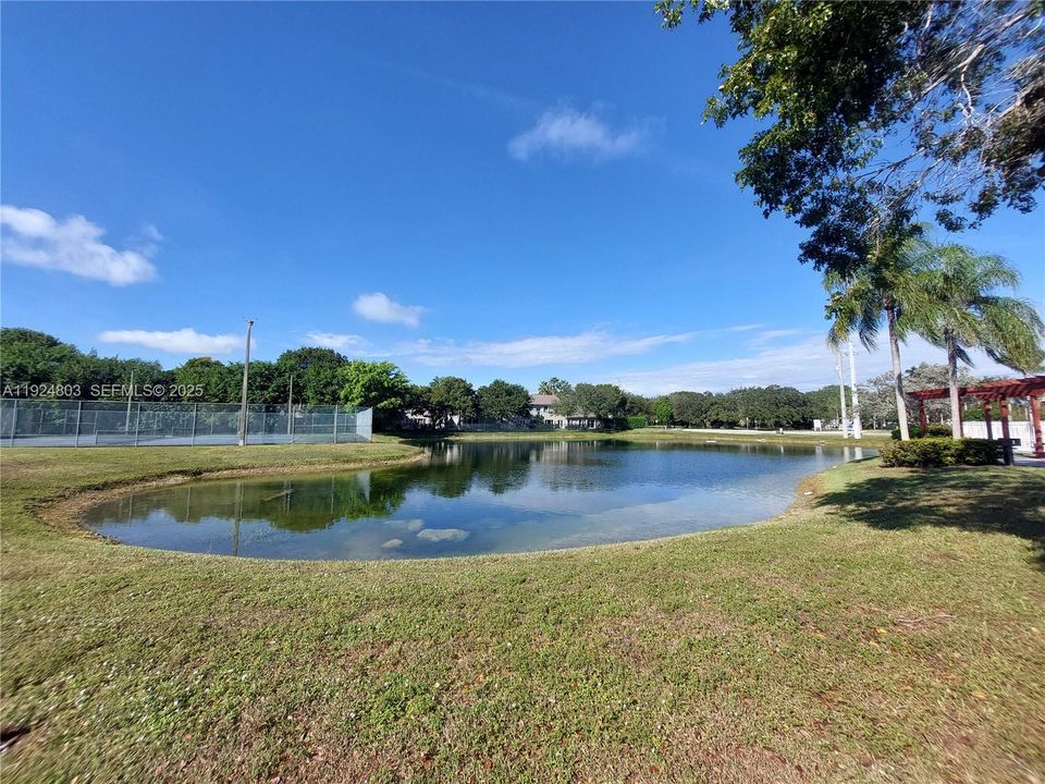 For Sale: $295,000 (2 beds, 2 baths, 1105 Square Feet)