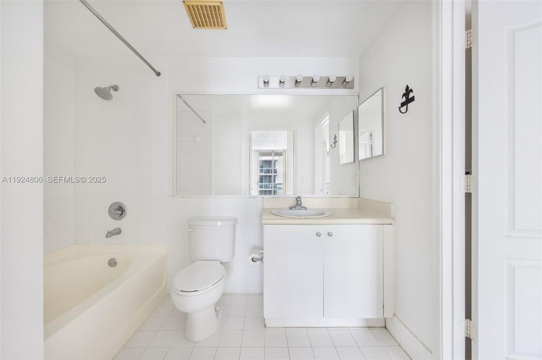 В аренду: $2,000 (1 спален, 1 ванн, 685 Квадратных фут)