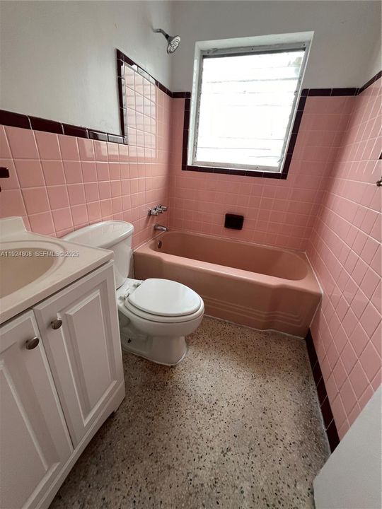 出租: $1,200 (0 贝兹, 1 浴室, 4788 平方英尺)