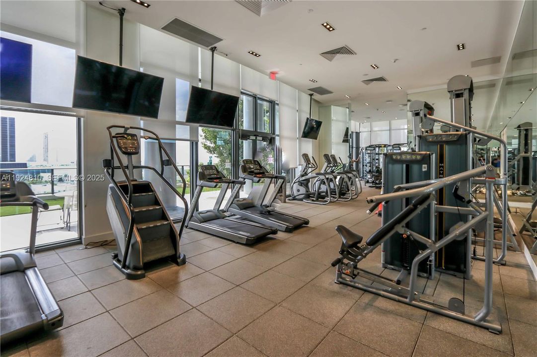 В аренду: $2,700 (0 спален, 1 ванн, 588 Квадратных фут)