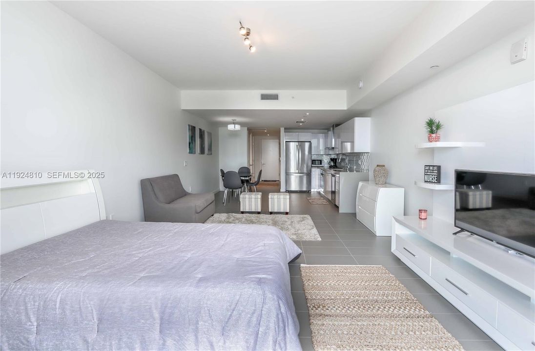 В аренду: $2,700 (0 спален, 1 ванн, 588 Квадратных фут)