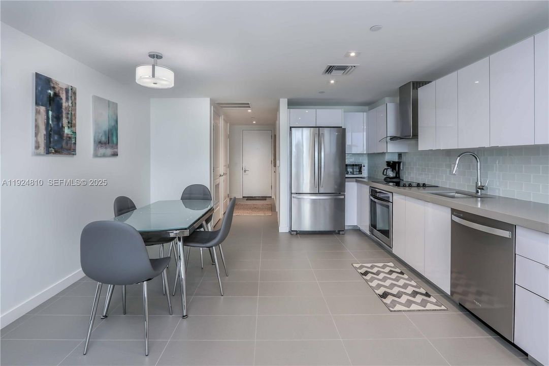 В аренду: $2,700 (0 спален, 1 ванн, 588 Квадратных фут)