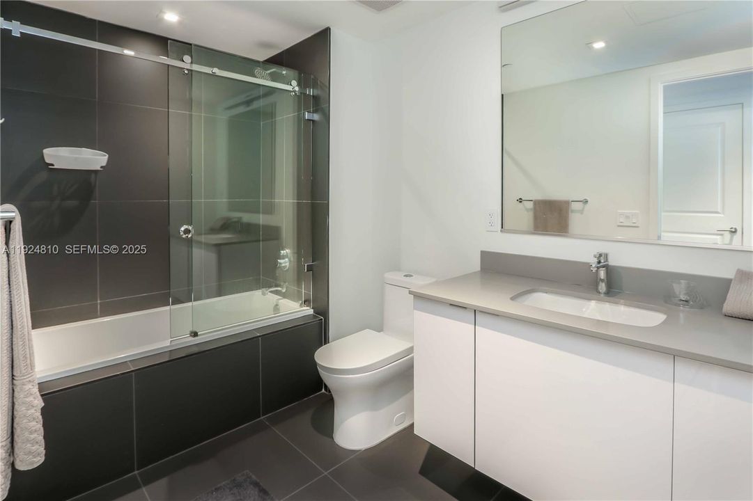 В аренду: $2,700 (0 спален, 1 ванн, 588 Квадратных фут)