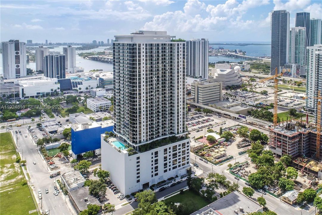 В аренду: $2,700 (0 спален, 1 ванн, 588 Квадратных фут)