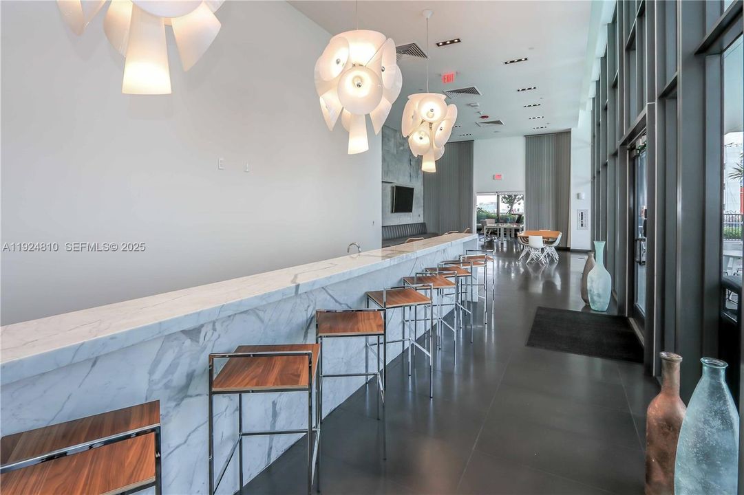 В аренду: $2,700 (0 спален, 1 ванн, 588 Квадратных фут)