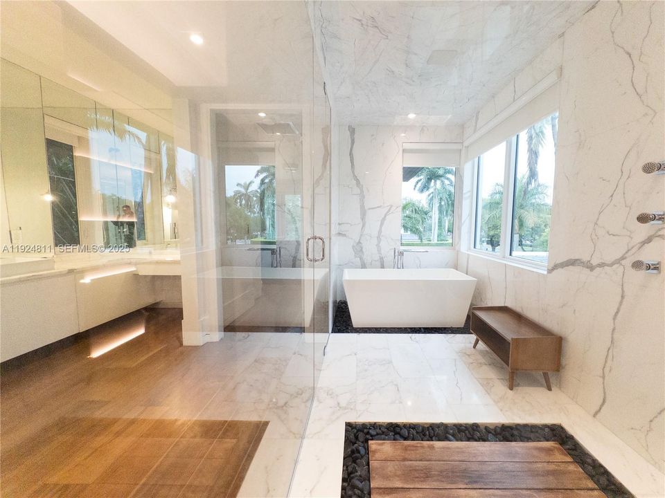 For Sale: $22,500,000 (6 beds, 6 baths, 5479 Square Feet)