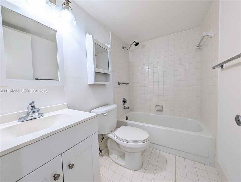 For Sale: $169,000 (2 beds, 2 baths, 1044 Square Feet)