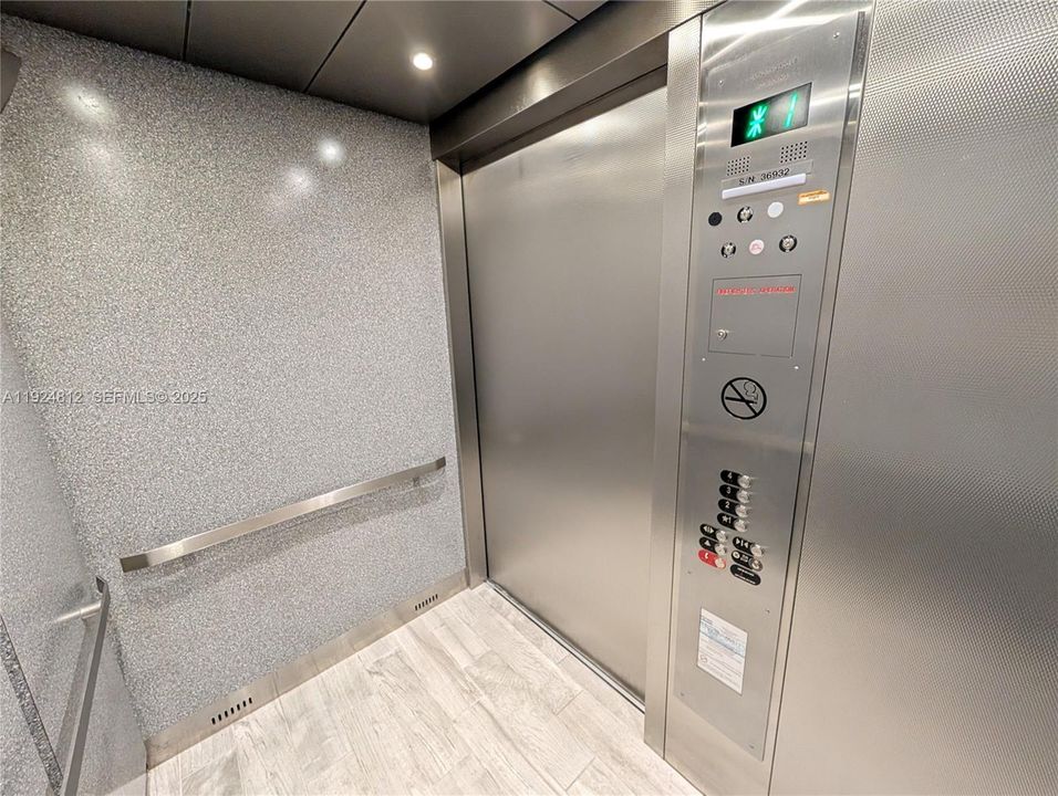 For Sale: $169,000 (2 beds, 2 baths, 1044 Square Feet)