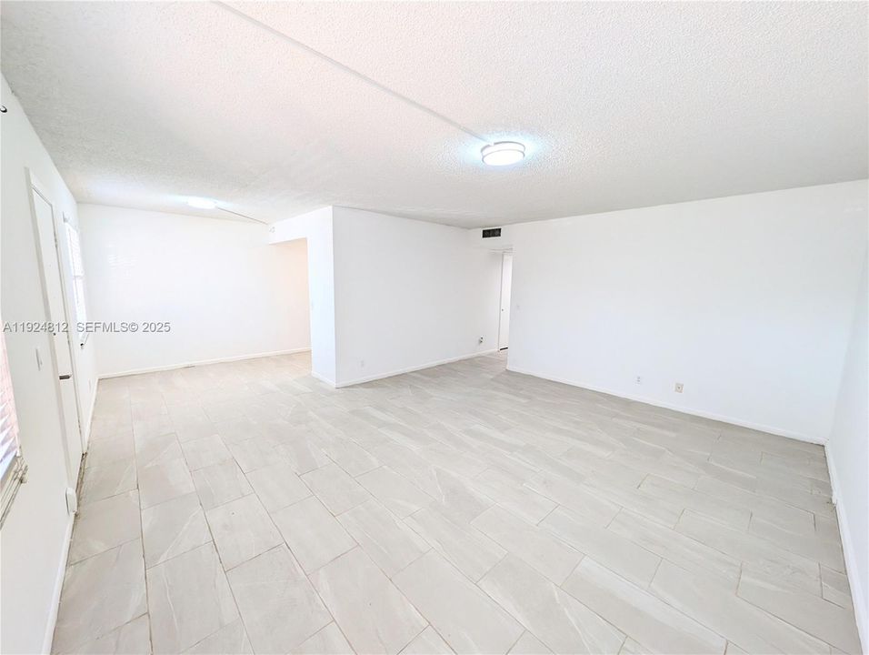For Sale: $169,000 (2 beds, 2 baths, 1044 Square Feet)