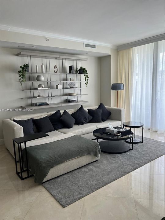 For Sale: $1,750,000 (2 beds, 2 baths, 1540 Square Feet)