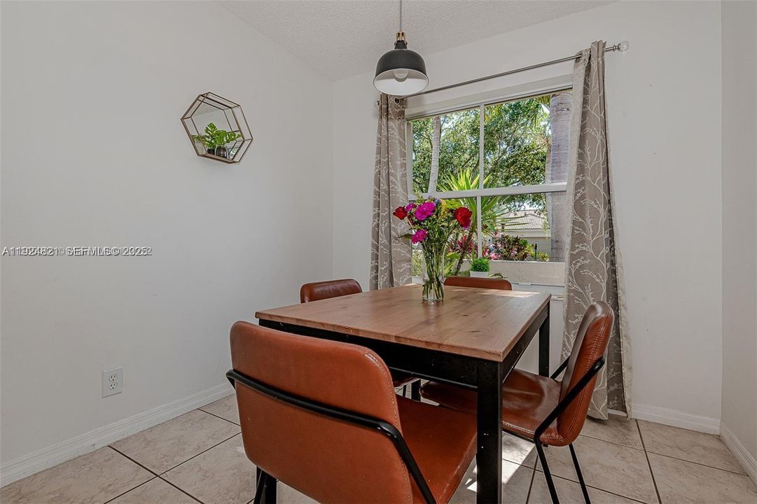 В аренду: $3,600 (3 спален, 2 ванн, 1438 Квадратных фут)