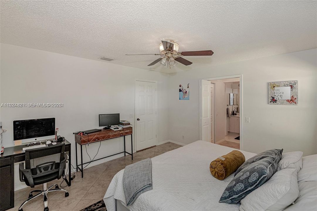 В аренду: $3,600 (3 спален, 2 ванн, 1438 Квадратных фут)