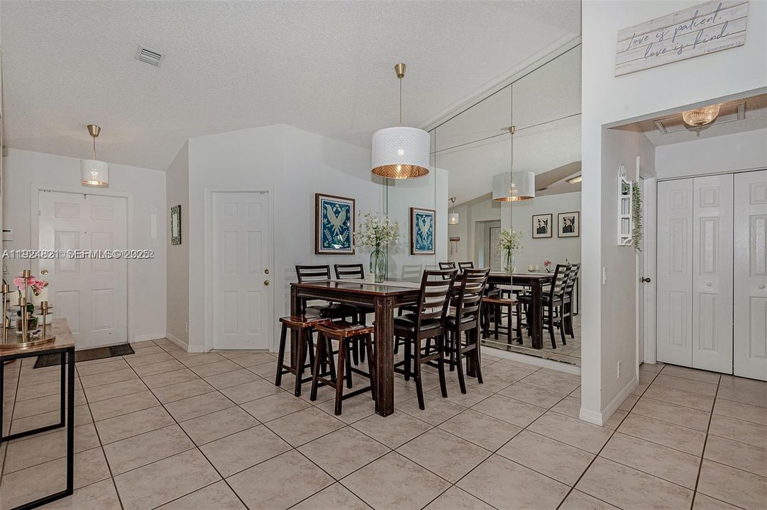 В аренду: $3,600 (3 спален, 2 ванн, 1438 Квадратных фут)