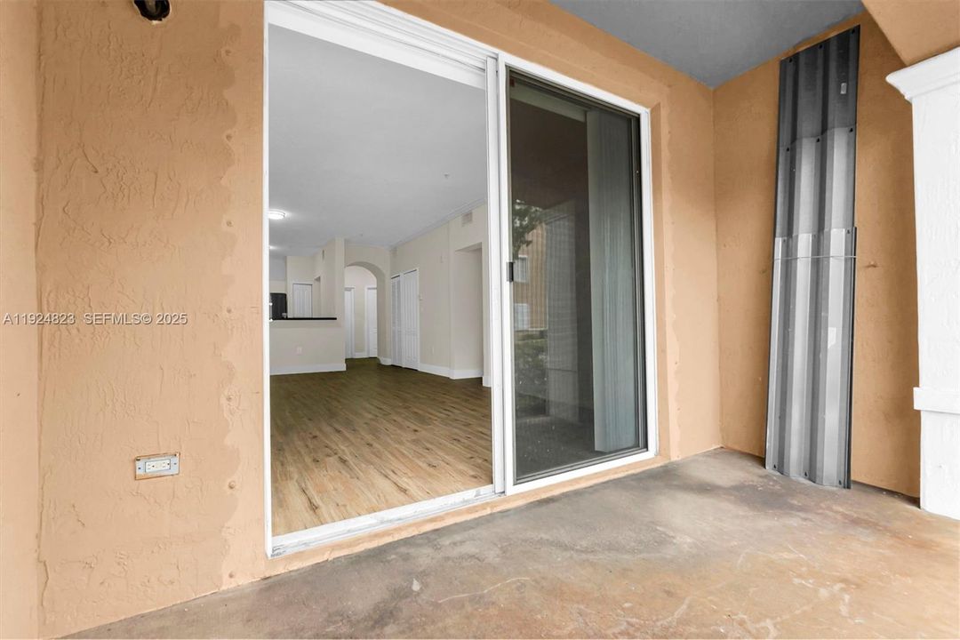 For Rent: $2,375 (2 beds, 2 baths, 1130 Square Feet)