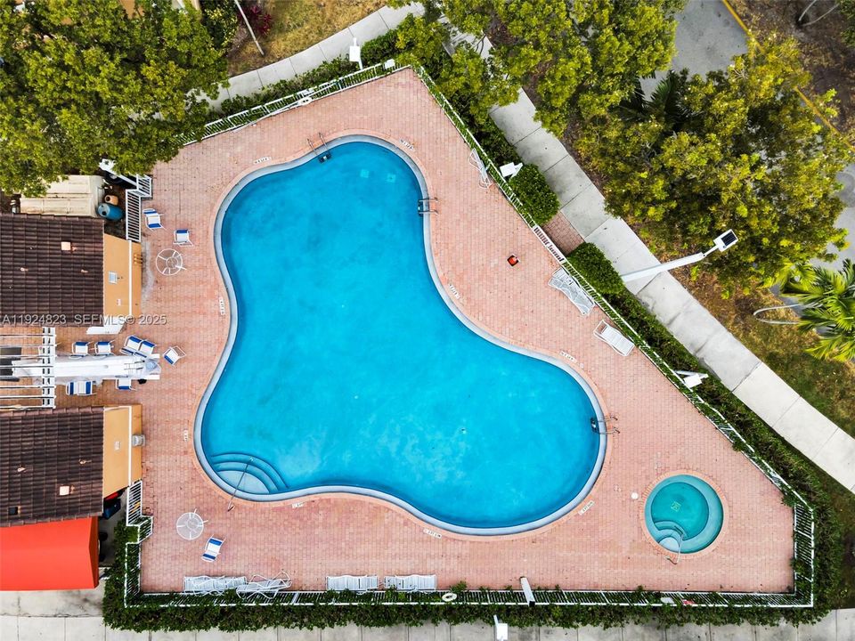 For Rent: $2,375 (2 beds, 2 baths, 1130 Square Feet)