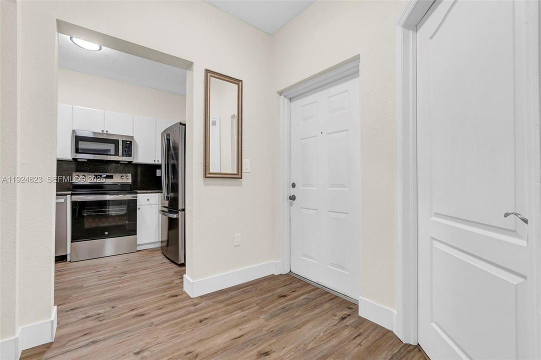 For Rent: $2,375 (2 beds, 2 baths, 1130 Square Feet)