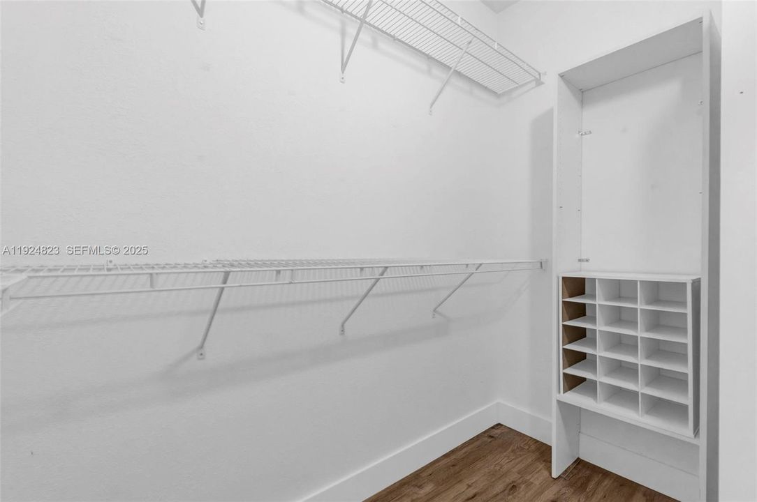 For Rent: $2,375 (2 beds, 2 baths, 1130 Square Feet)