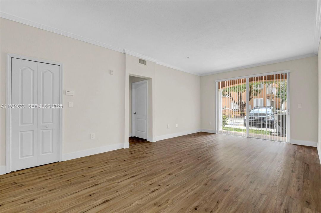 For Rent: $2,375 (2 beds, 2 baths, 1130 Square Feet)