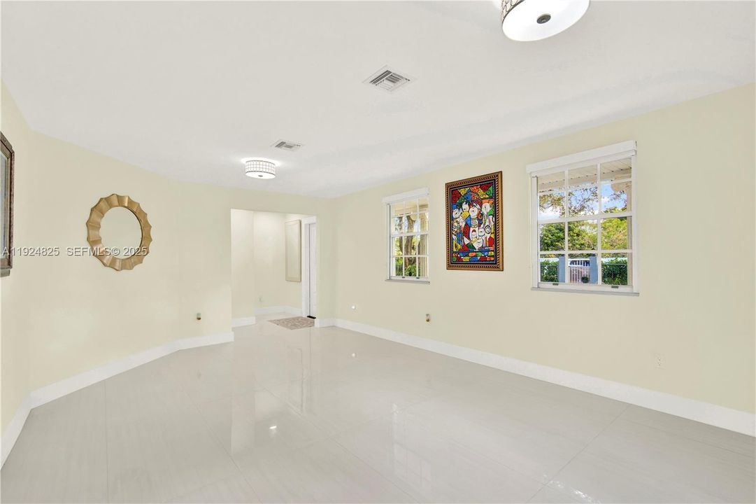 For Sale: $875,000 (4 beds, 2 baths, 1932 Square Feet)