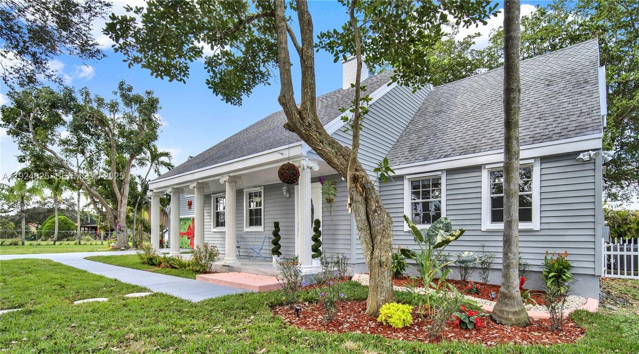 For Sale: $875,000 (4 beds, 2 baths, 1932 Square Feet)