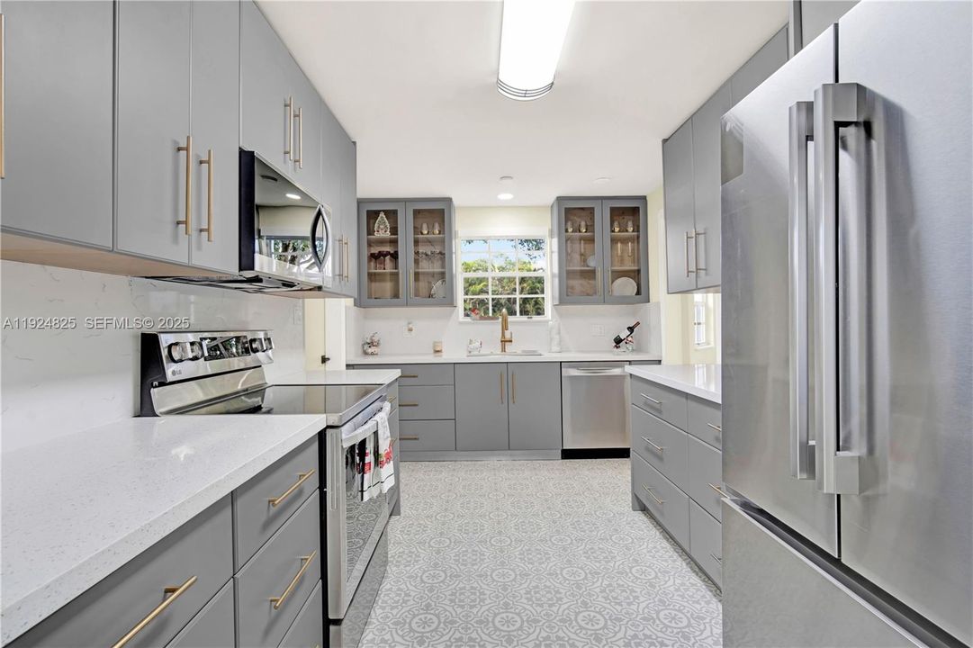 For Sale: $875,000 (4 beds, 2 baths, 1932 Square Feet)