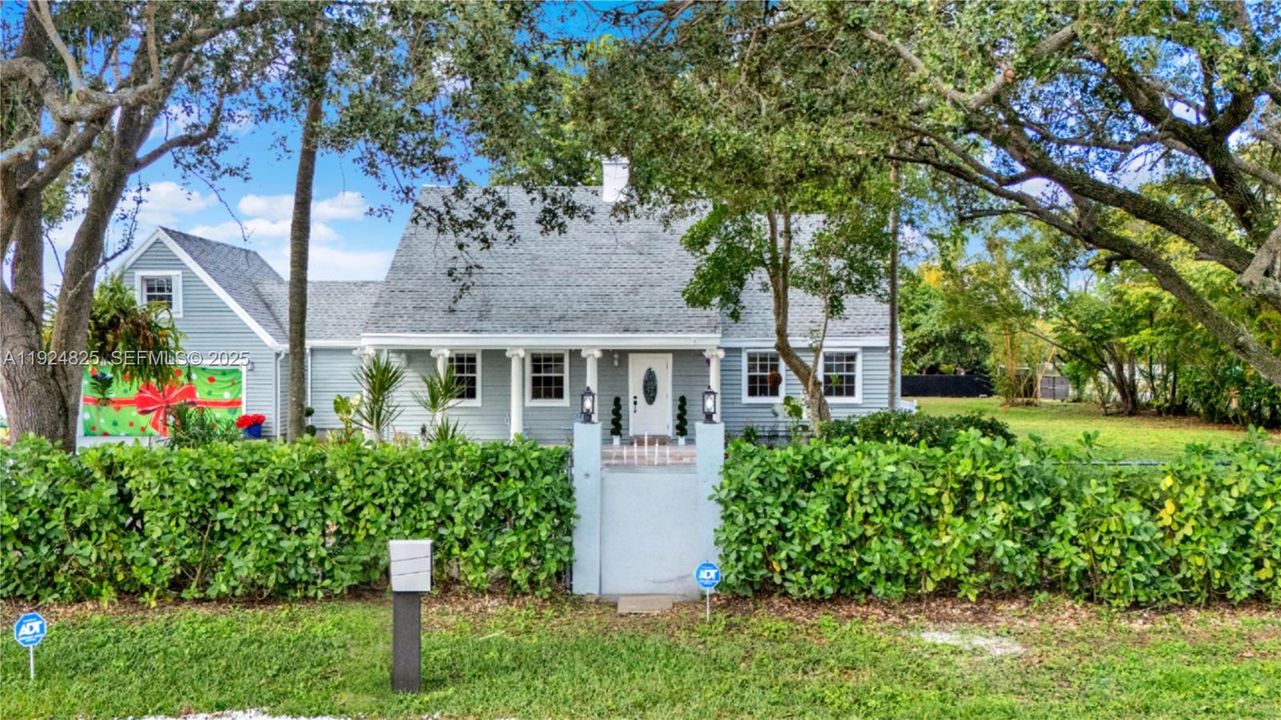 For Sale: $875,000 (4 beds, 2 baths, 1932 Square Feet)