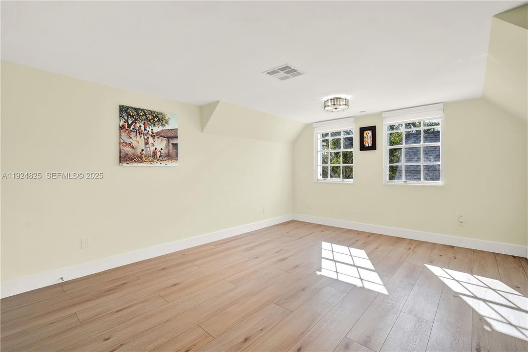 For Sale: $875,000 (4 beds, 2 baths, 1932 Square Feet)