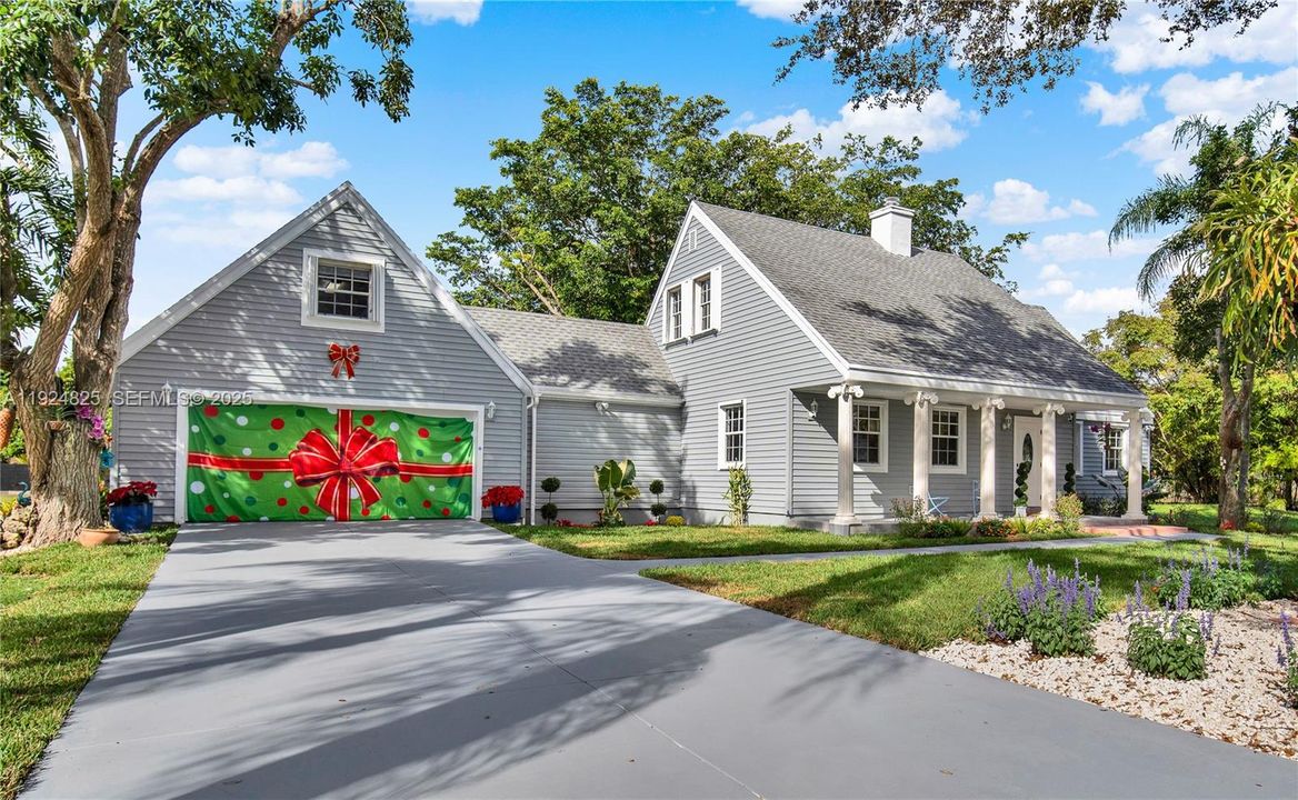 For Sale: $875,000 (4 beds, 2 baths, 1932 Square Feet)