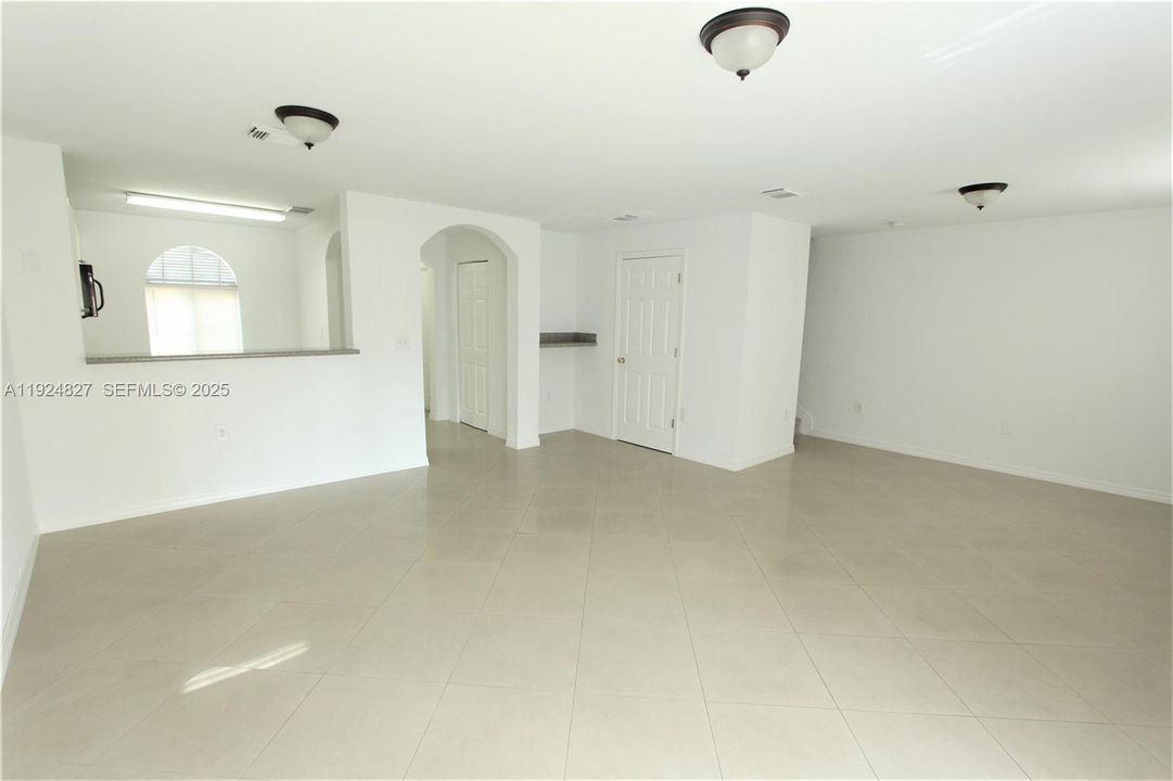 For Rent: $2,500 (3 beds, 2 baths, 1458 Square Feet)