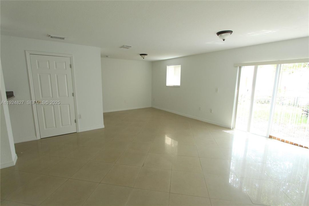 For Rent: $2,500 (3 beds, 2 baths, 1458 Square Feet)