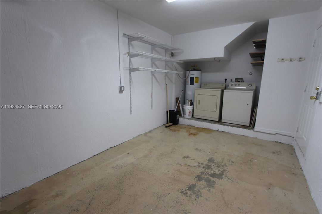 For Rent: $2,500 (3 beds, 2 baths, 1458 Square Feet)