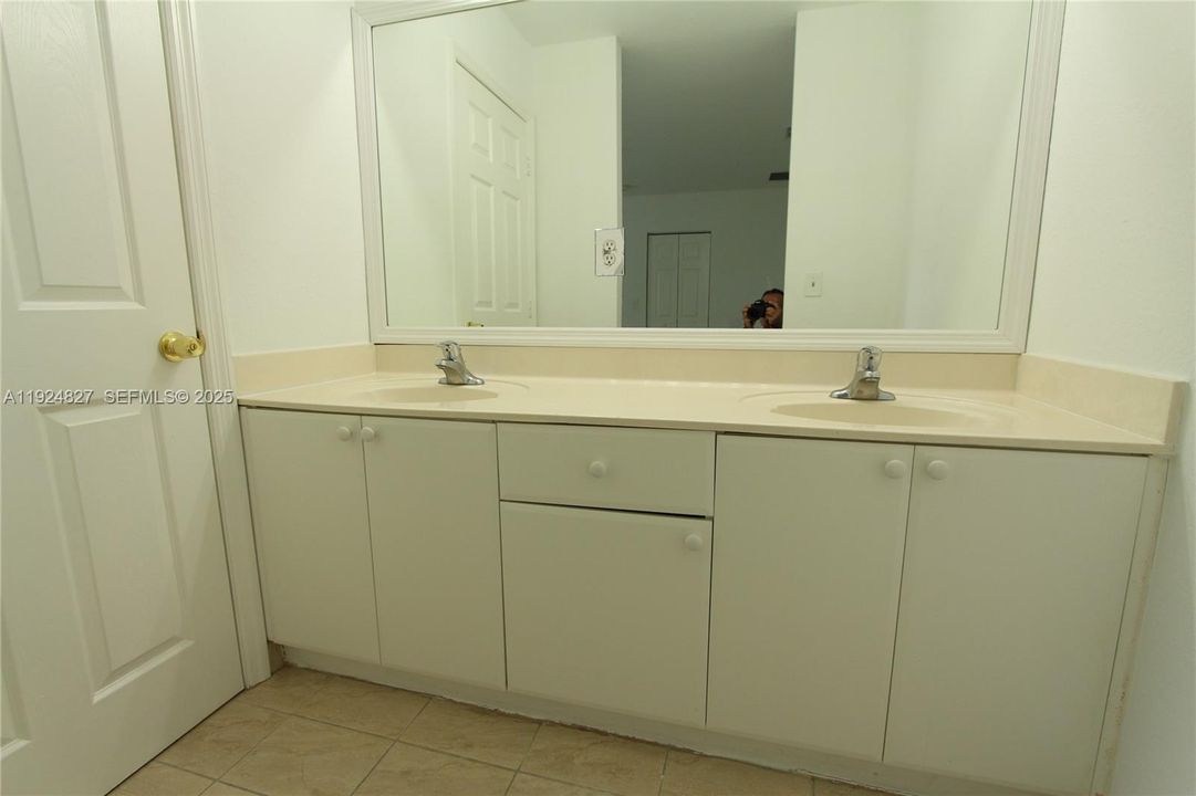 For Rent: $2,500 (3 beds, 2 baths, 1458 Square Feet)