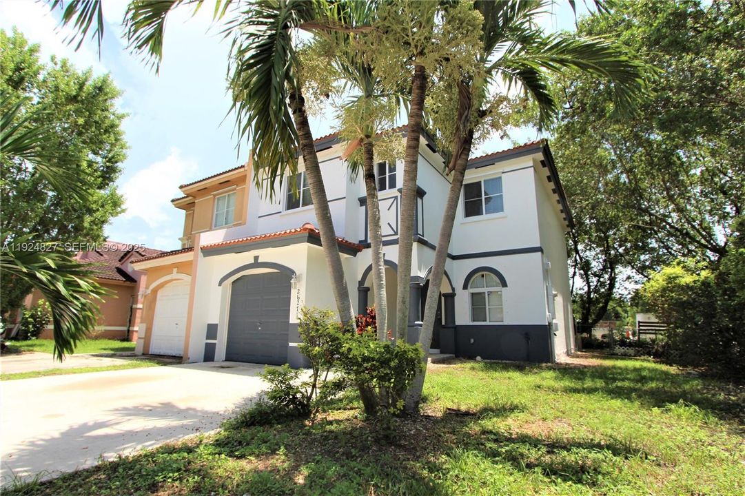 For Rent: $2,500 (3 beds, 2 baths, 1458 Square Feet)