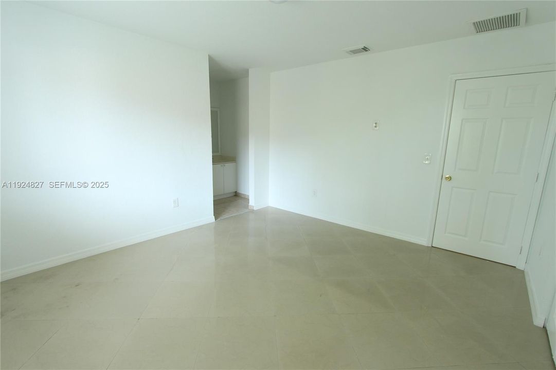 For Rent: $2,500 (3 beds, 2 baths, 1458 Square Feet)