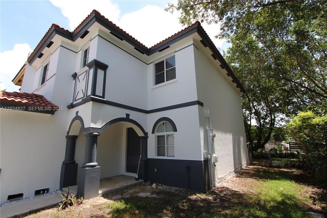 For Rent: $2,500 (3 beds, 2 baths, 1458 Square Feet)