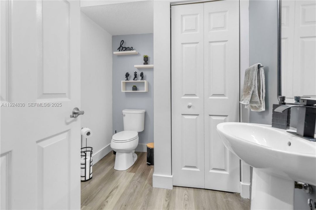 待售: $587,000 (4 贝兹, 2 浴室, 1862 平方英尺)