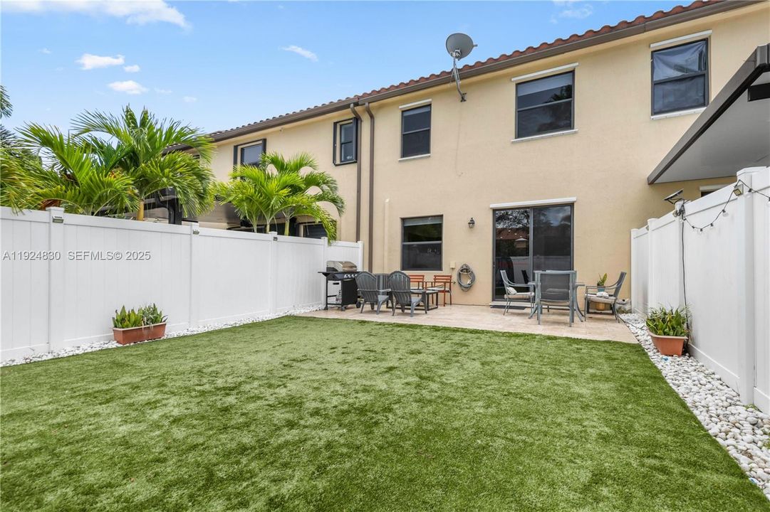 待售: $587,000 (4 贝兹, 2 浴室, 1862 平方英尺)