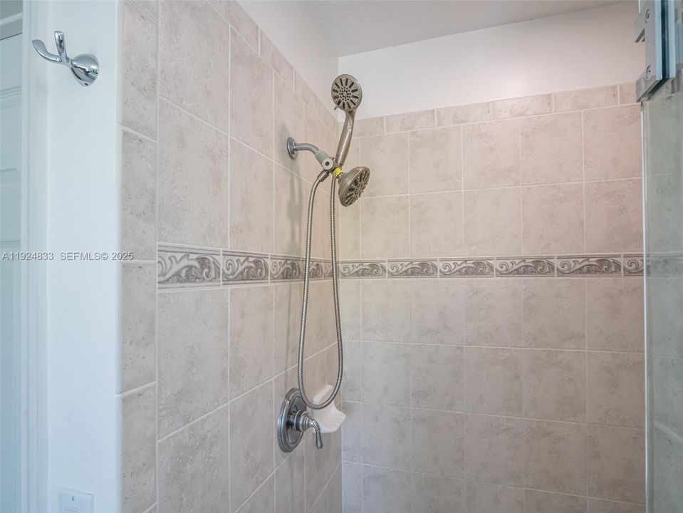 For Sale: $905,000 (4 beds, 2 baths, 2836 Square Feet)