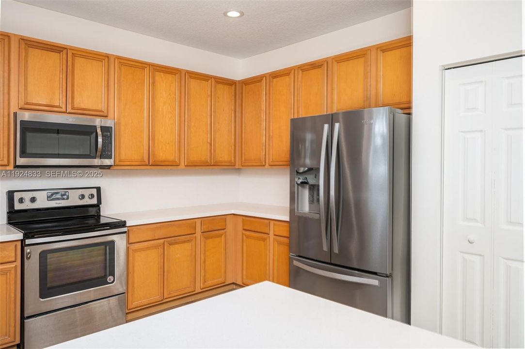 For Sale: $905,000 (4 beds, 2 baths, 2836 Square Feet)