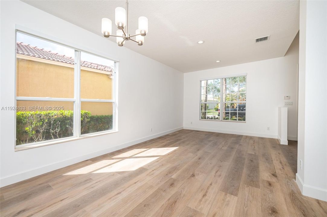 For Sale: $905,000 (4 beds, 2 baths, 2836 Square Feet)