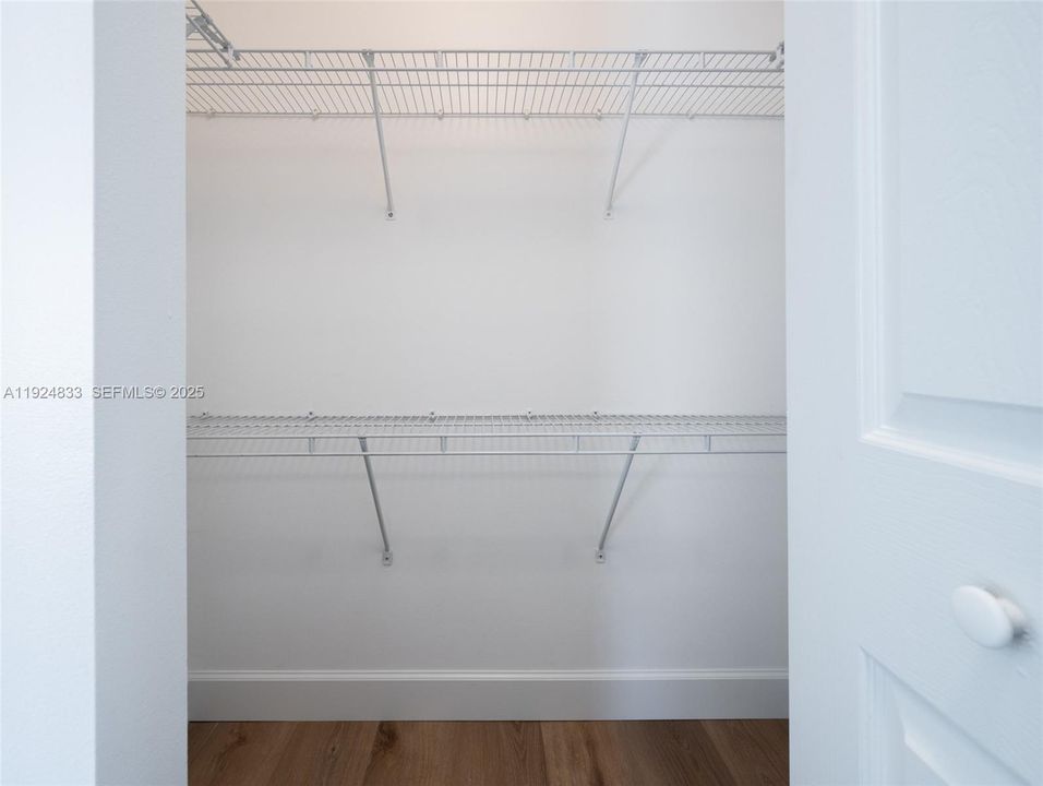 For Sale: $905,000 (4 beds, 2 baths, 2836 Square Feet)