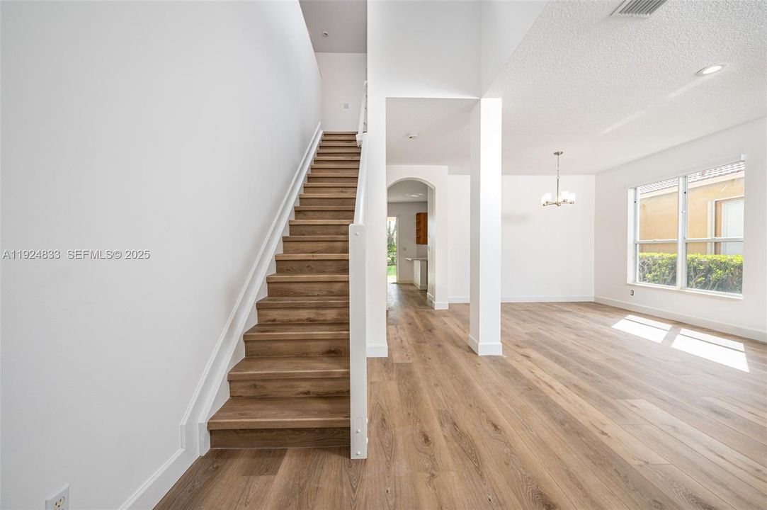 For Sale: $905,000 (4 beds, 2 baths, 2836 Square Feet)