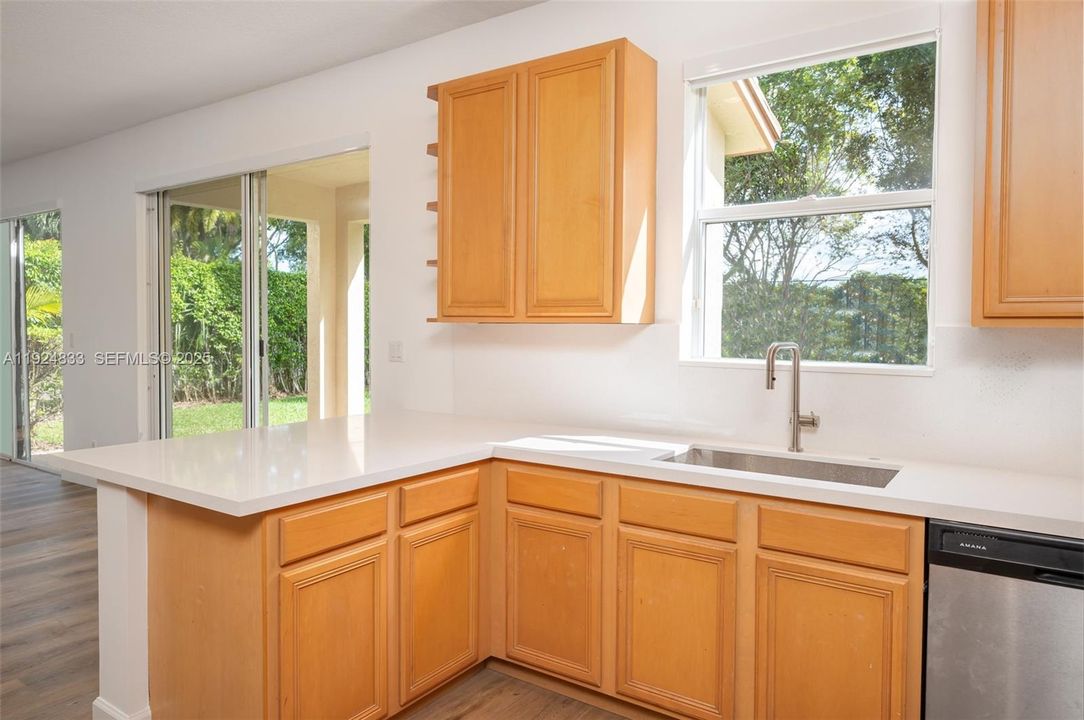 For Sale: $905,000 (4 beds, 2 baths, 2836 Square Feet)