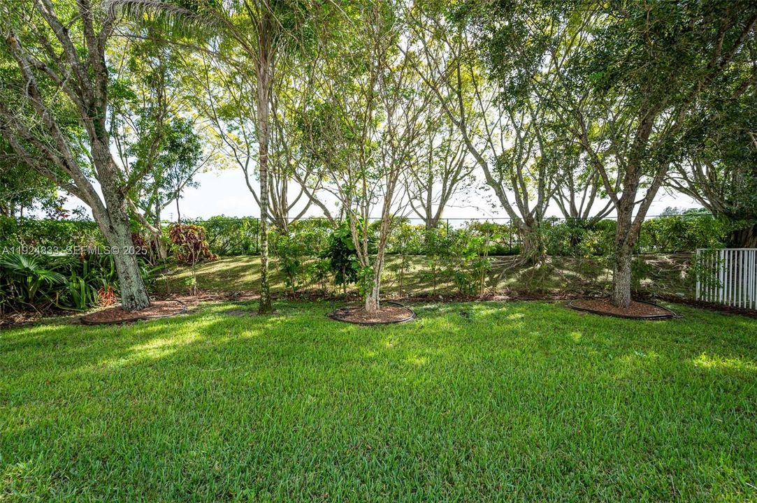 For Sale: $905,000 (4 beds, 2 baths, 2836 Square Feet)