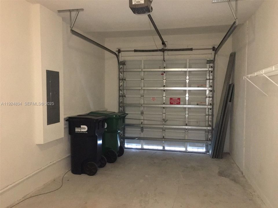 En Renta: $3,800 (3 camas, 3 baños, 2001 Pies cuadrados)